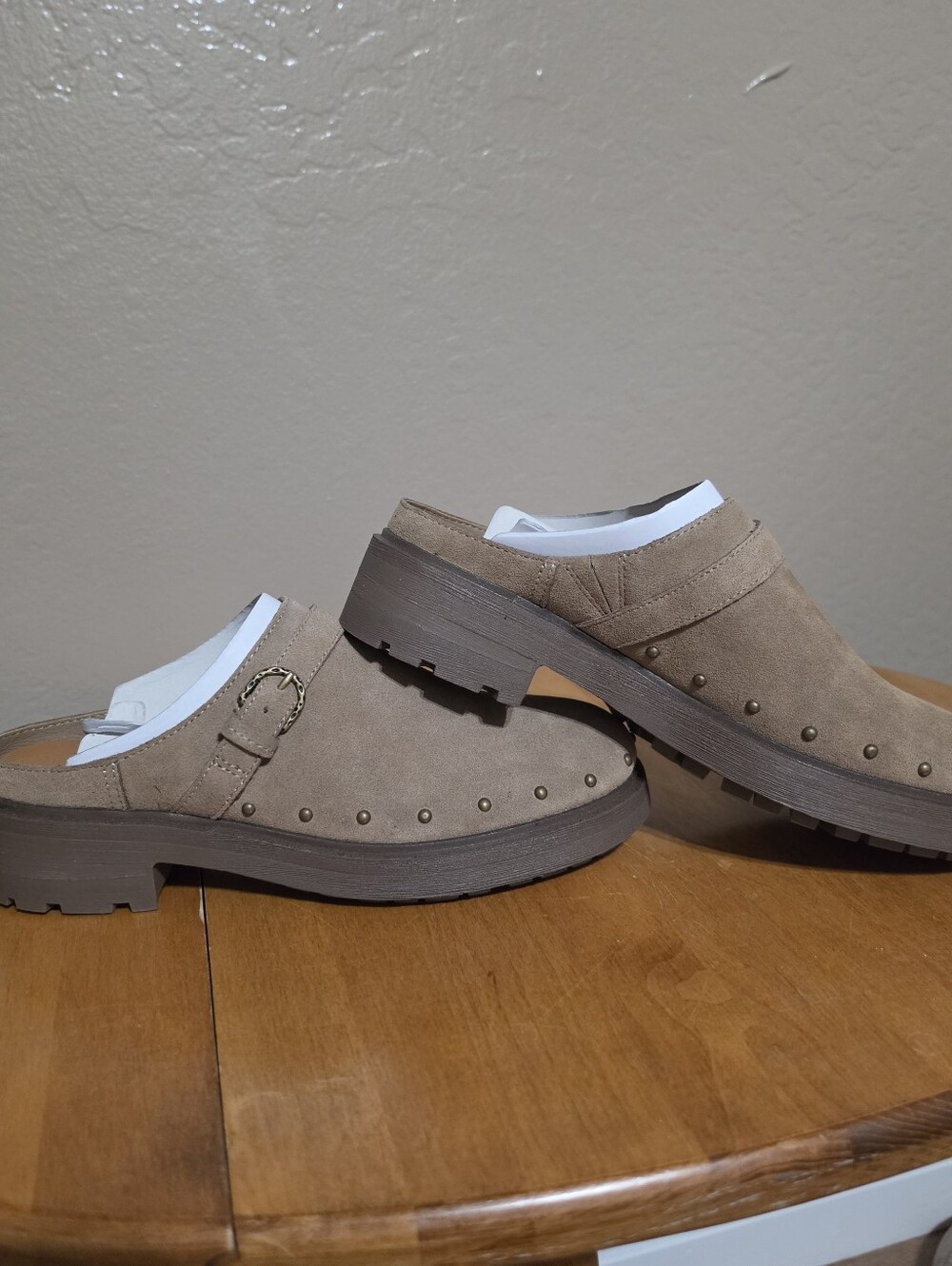 Lucky Brand Women's Caytina Studded Buckle Strap Clogs